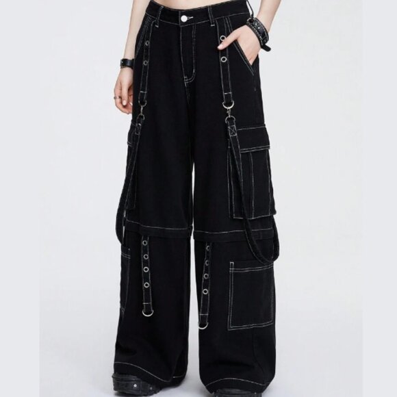 ROMWE Pants - Black Cargo Pants with White Stitching